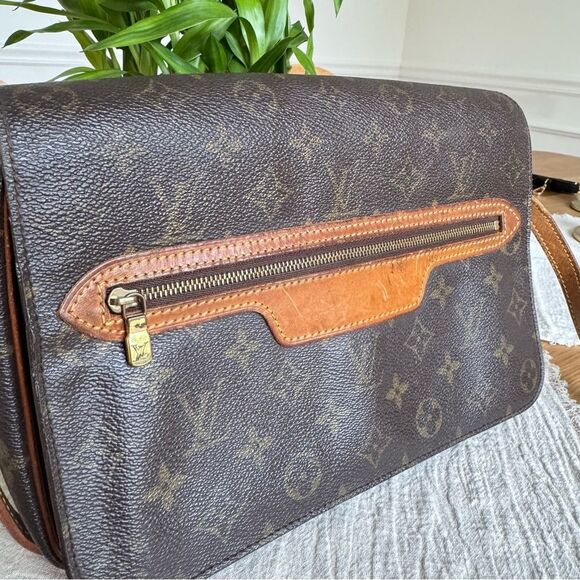 ✅AUTHENTIC✅LOUIS VUITTON SAINT GERMAIN CROSSBODY BAG - Picture 6 of 16